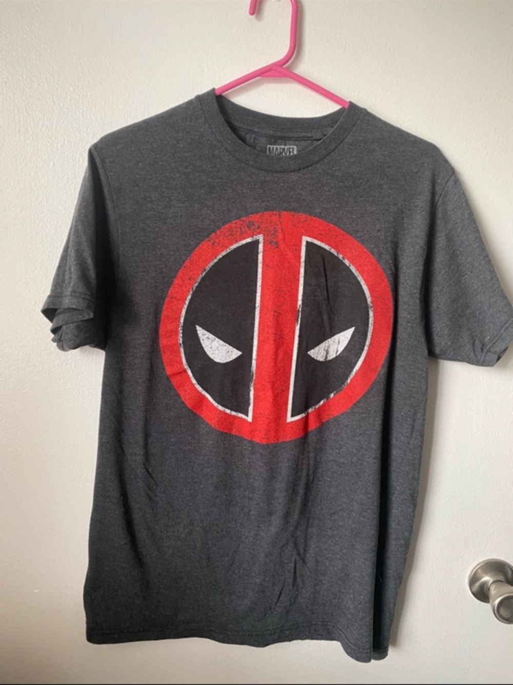 Marvel Deadpool Logo Short Sleeve T-Shirt - Charcoal Gray & Red